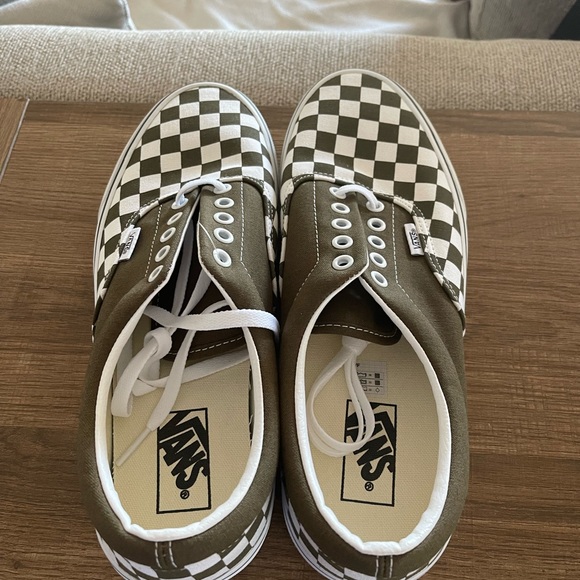 Make an offer!!! NEW VANS SIZE 10 GREEN - Picture 3 of 6